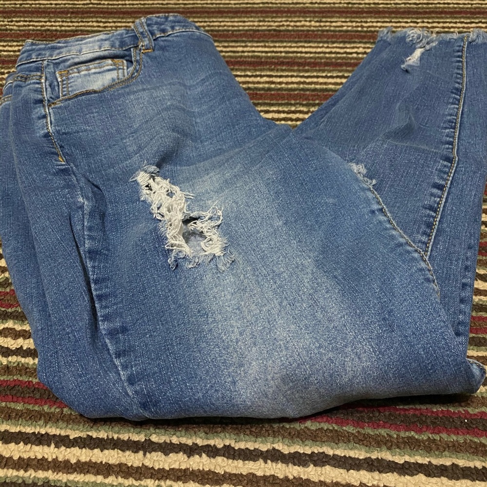 Juniors Ripped Skinny Jeans